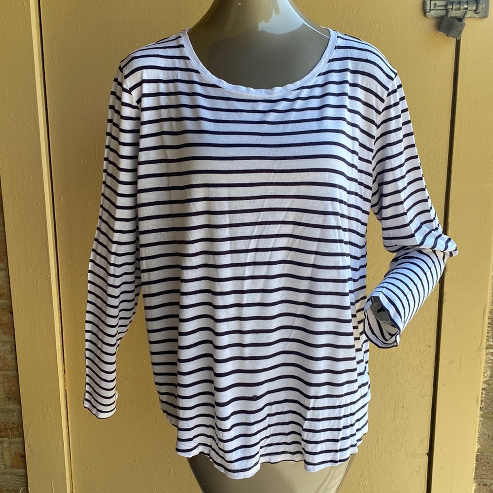 🖤Black and white striped tee🖤